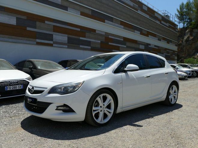 Opel Astra 1.7 CDTI 110 Ch WHITE EDITION BVM6 Blanc de 2012