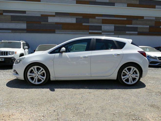 Opel Astra 1.7 CDTI 110 Ch WHITE EDITION BVM6 Blanc de 2012