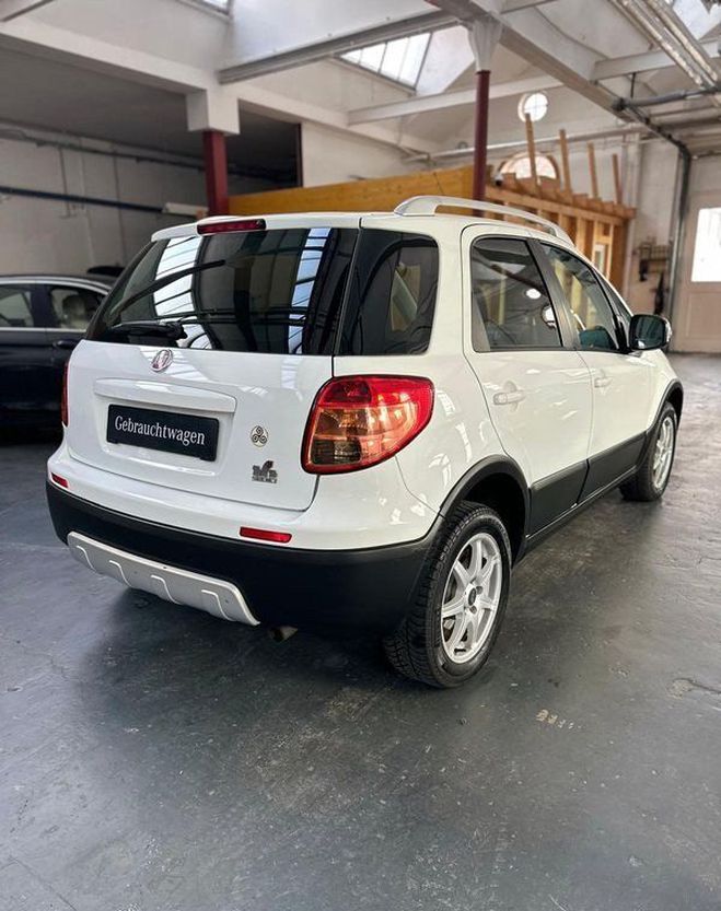 Fiat Sedici 4x4 1.9 jtd multijet 120ch Blanc de 2012