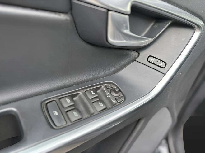 Volvo XC60 D4 181CH MOMENTUM GEARTRONIC GRIS F de 2015