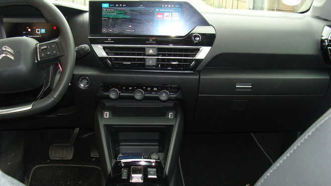 Citroen C4  essence micro hybride  de 2024