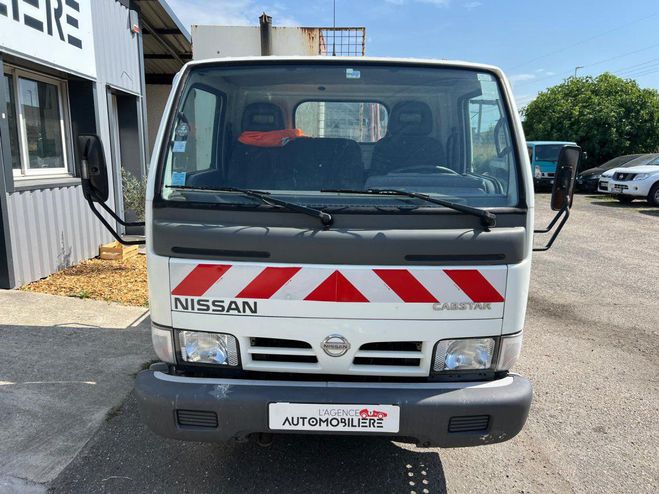 Nissan Cabstar 35.10 3.0l 105ch Plateau Cabine Grue Blanc de 2004