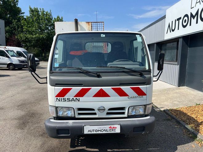 Nissan Cabstar 35.10 3.0l 105ch Plateau Cabine Grue Blanc de 2004