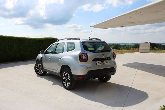 Dacia Duster 5 URBAN 1L3 TCE 150 BOITE 6V CAM�RA GPS  Gris de 2020