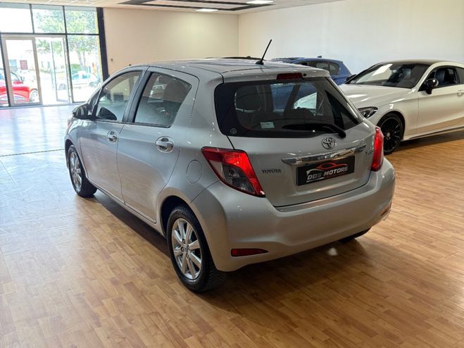 Toyota Yaris 69 VVT-i Dynamic Gris de 2014