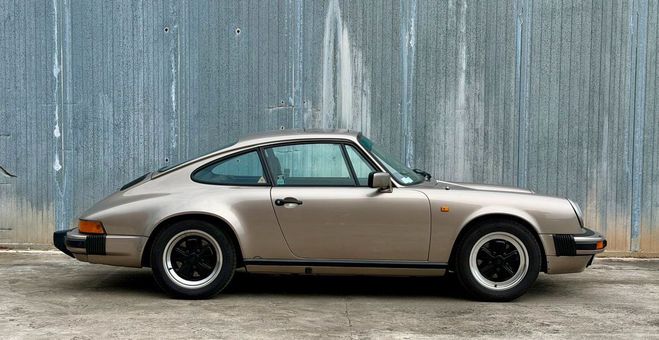 Porsche 911 Carrera 3.2 Coup� Platine Metallic Beige de 1984