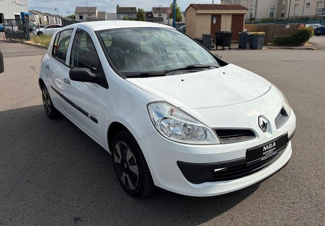 Renault Clio III 1.2 EXTREME 75 CH Blanc de 2009