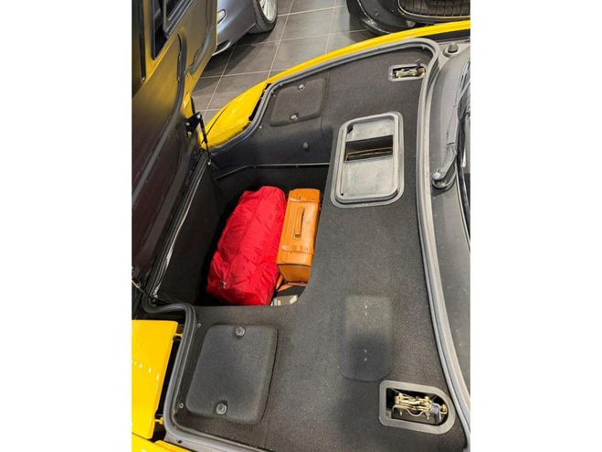 Ferrari 348 GTB 3.4i COUPE . JAUNE CLAIR de 1993