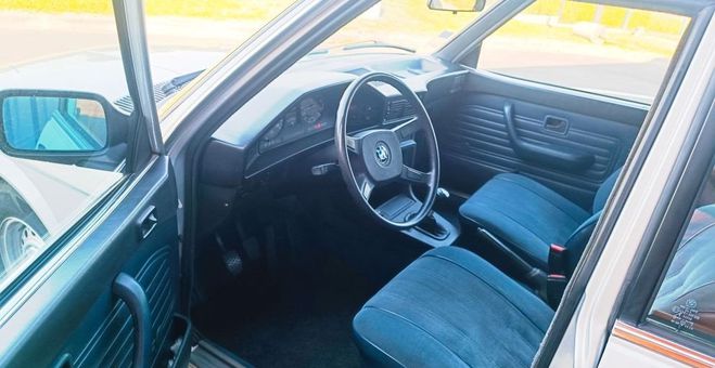 BMW Serie 5 520i e28 Gris de 1983