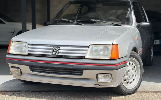 Peugeot 205 GTI 1.6 105cv GRIS FUTURA SEMI CUIR VITR Gris de 1985