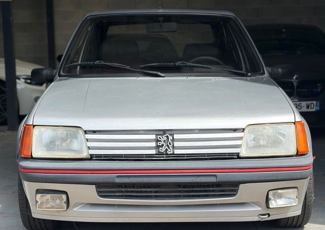 Peugeot 205 GTI 1.6 105cv GRIS FUTURA SEMI CUIR VITR Gris de 1985