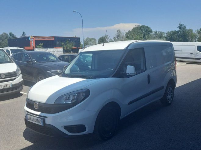 Fiat Doblo CARGO 3 PLACES 1.6 CV 105 PRO LOUNGE PRI Blanc de 2023