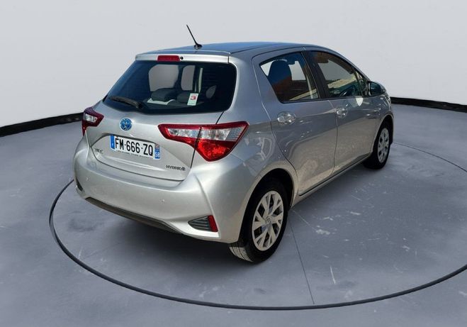 Toyota Yaris (3) 100H VVT-i CVT Business Gris de 2020