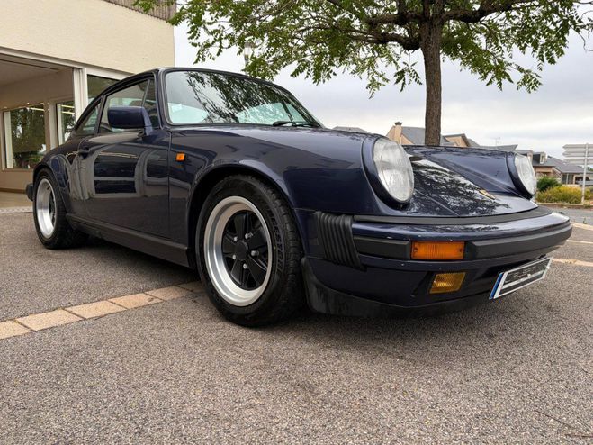 Porsche 911 Carrera 3.2 coupe Bleu Prussien m�tallis� de 1984