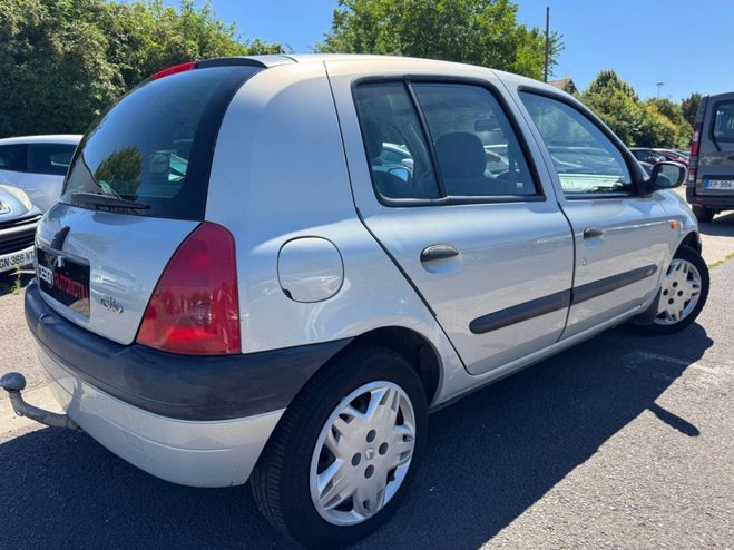 Renault Clio II 1.6i 90CH RXT 5p Gris de 1999