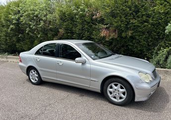  Voir d&eacute;tails -Mercedes Classe C 220 cdi elegance 01-2003 4x &agrave; Limay (78)