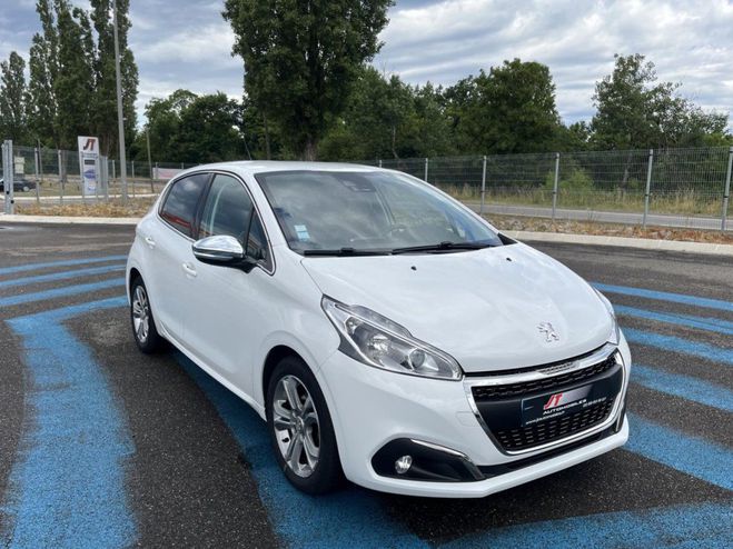 Peugeot 208 1.2i Pure Tech 12V - 110 BERLINE Allure  BLANC de 2018