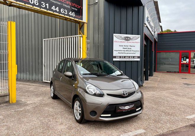Toyota Aygo (3) 1.0l vvt-i 68 active 5 portes premi� Marron de 2013