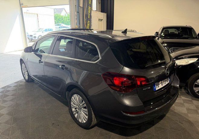 Opel Astra j sport tourer 1.6 Autre de 2011