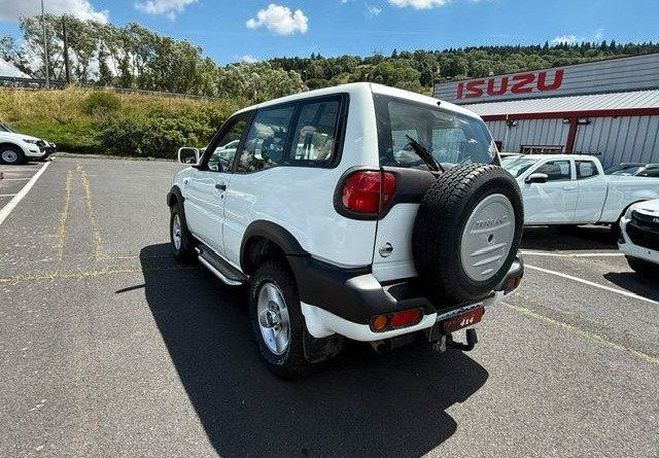 Nissan Terrano 2.7 DI 125CH ELEGANCE 3P Blanc de 2004