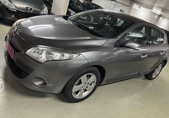  Voir d&eacute;tails -Renault Megane III 2.0 140 CVT cuir �lectrique-ja17-blu &agrave; Rueil-Malmaison (92)