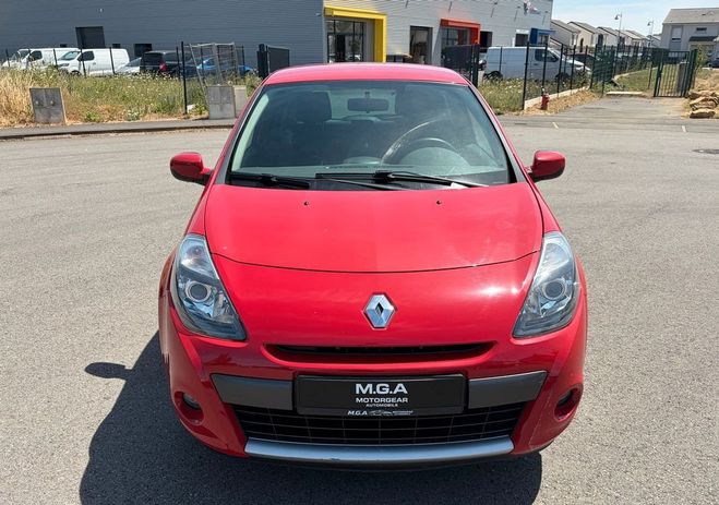 Renault Clio III 1.2 DYNAMIQUE 75 CH Rouge de 2010