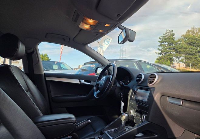 Audi A3 Sportback 1.6 TDi 105 cv Bo�te auto Noir de 2012