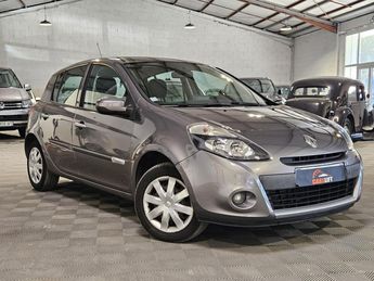  Voir d&eacute;tails -Renault Clio (III) PHASE 2 - 1.5 DCI 75CH AUTHENTIQUE &agrave; Saint-Jory (31)