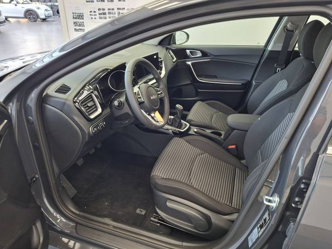 Kia Ceed SW 1.5 T-GDi 140 ch BVM6 Active gris de 2026