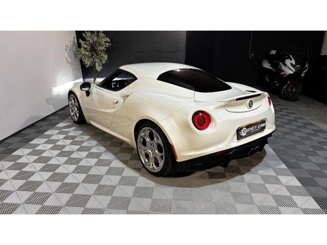 Alfa romeo 4C Coup� 1750 TBi - PREPARATION POGEA RACIN Blanc de 2015