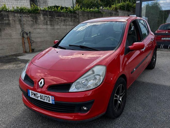 Renault Clio 1.6i 16V - 110 - BVA III BERLINE Dynamiq ROUGE de 2006