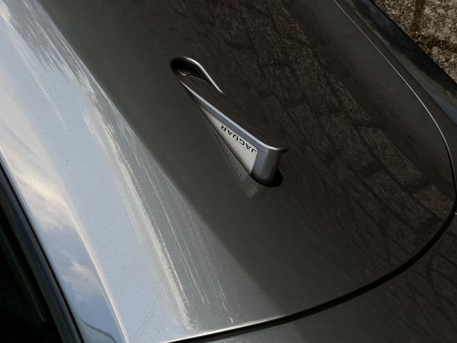 Jaguar F Type P300 gris de 2021