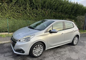  Voir d&eacute;tails -Peugeot 208 1.2 110 cv allure camera gps 08-2018 pre &agrave; Limay (78)