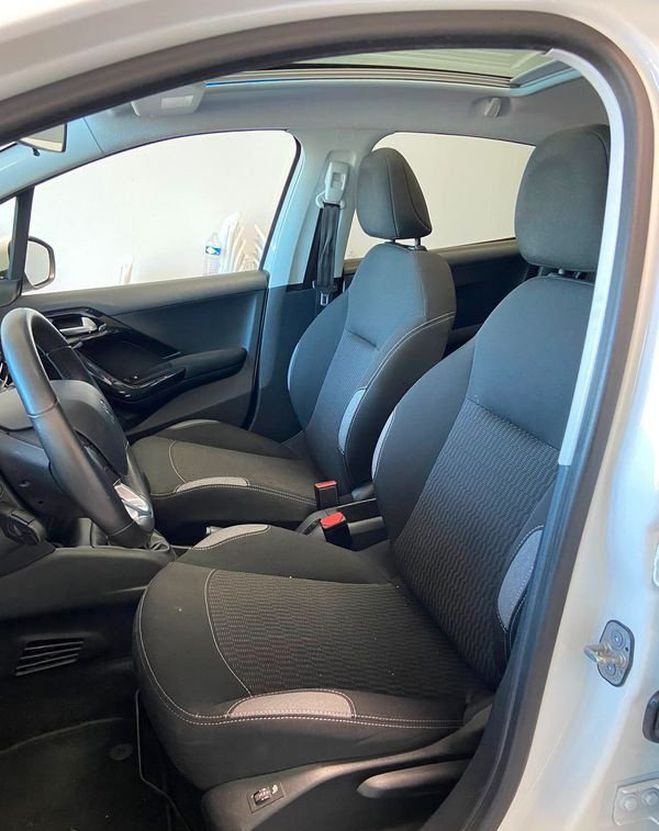 Peugeot 208 1.6 e-hdi 100 cv clim gps toit panoramiq Blanc de 2017