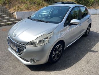  Voir d&eacute;tails -Peugeot 208 1.2 PURETECH STYLE 5P &agrave;  La Garde (83)