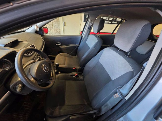 Renault Clio III DCI 105 CV BREAK PH 2 CLIM REGUL Gris Clair de 2009