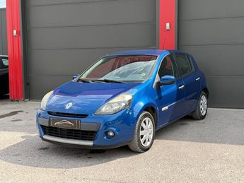  Voir d&eacute;tails -Renault Clio III dCi 75 eco2 Expression Clim Euro 5 &agrave; Gevrey-Chambertin (21)