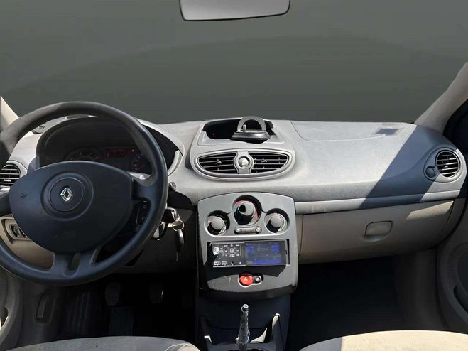 Renault Clio 1.2 16V 75CH CONFORT DYNAMIQUE 5P ROUGE de 2005