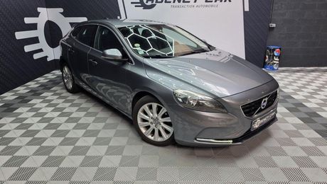 Volvo V40 D2 Finition SUMMUMM - 115ch - BV Powersh 2014 d'occasion a Marolles-en-Hurepoix (91)