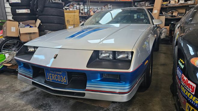 Chevrolet Camaro Z28 5.0L V8 Indianapolis Pace Car Argent M�tal de 1982