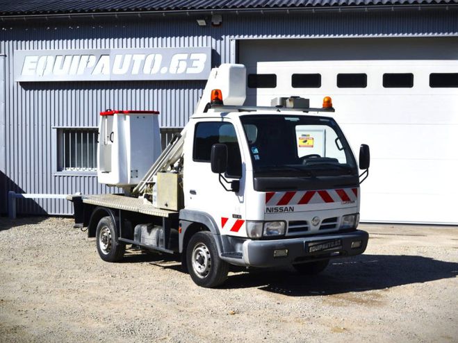 Nissan Cabstar NACELLE 3.0 L TD 105 cv BLANC PURE WHITE de 2005
