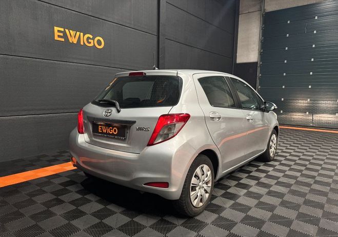 Toyota Yaris 1.3 VVTI 100Ch CONFORT PACK BLUETOOTH CL Gris de 2012