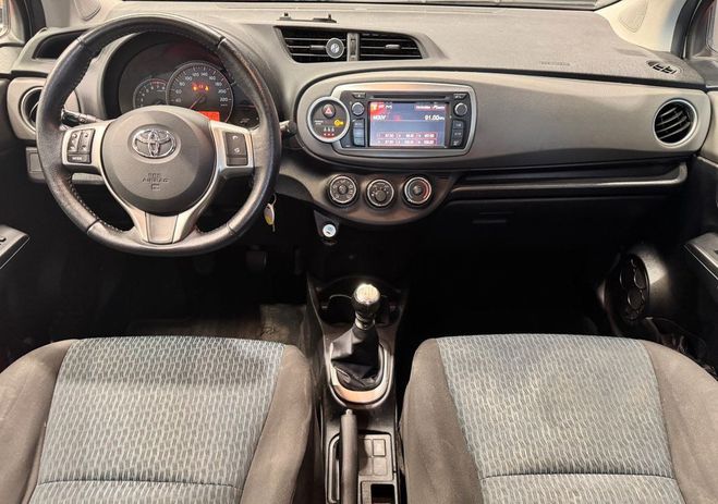 Toyota Yaris 1.3 VVTI 100Ch CONFORT PACK BLUETOOTH CL Gris de 2012