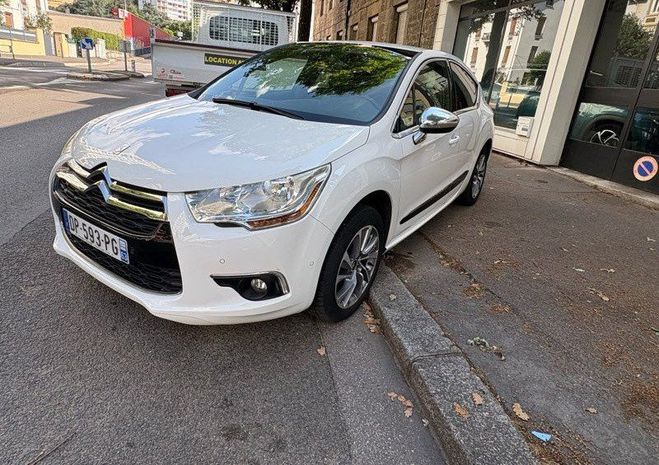 Citroen DS4 Urban show 1.2 130 cv 1 �re main Blanc de 2015