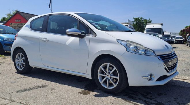 Peugeot 208 1.2 VTi 82 cv ACTIVE MOTEUR ENVIRON 300  BLANC de 2013