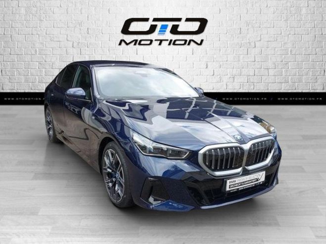 BMW Serie 5 550e xDrive PHEV 489 ch BVA8 G60 M Sport Bleu Tansanit de 2023