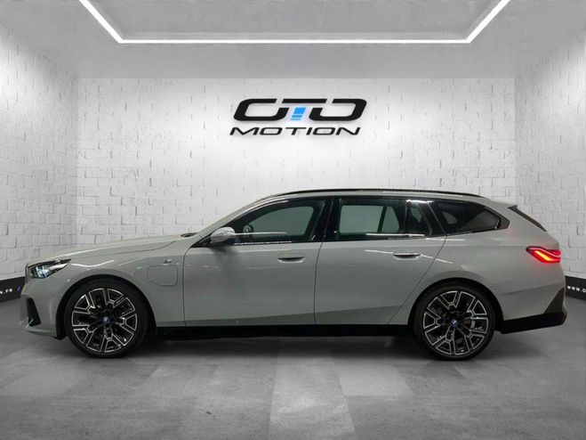 BMW Serie 5 TOURING 530e PHEV 299 ch BVA8 G61 M Spor Gris Brooklyn de 2024