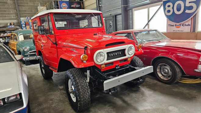 Toyota Land Cruiser FJ40 3.9L Rouge de 1964