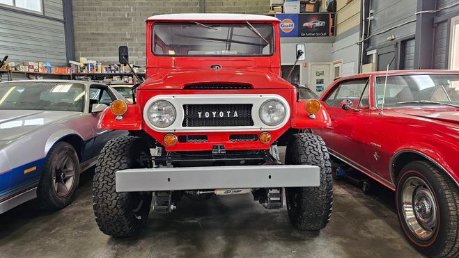 Toyota Land Cruiser FJ40 3.9L Rouge de 1964