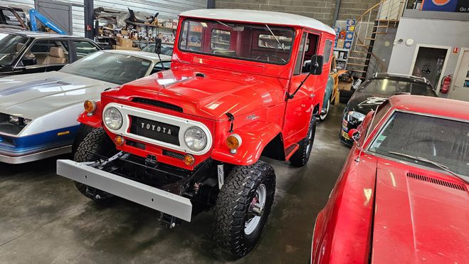 Toyota Land Cruiser FJ40 3.9L Rouge de 1964